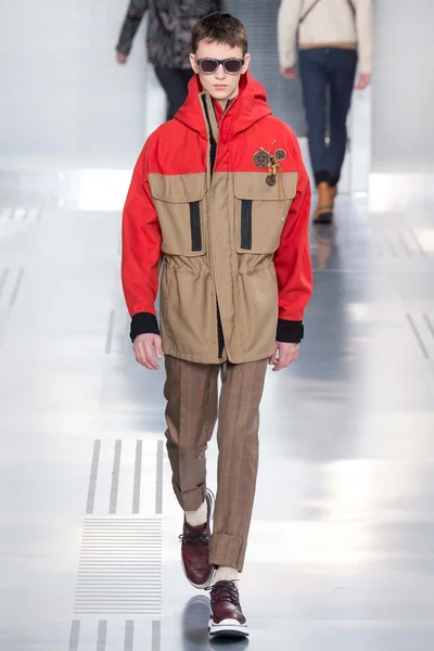 Look 18